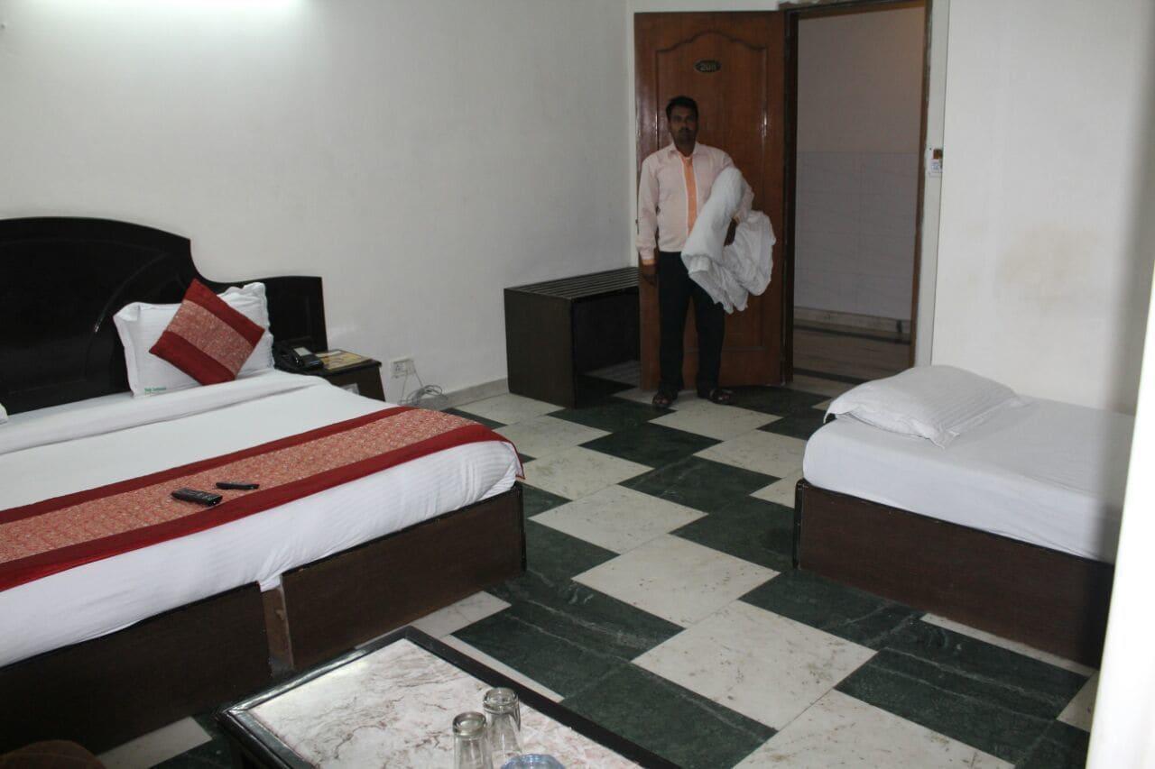 Hotel Singh Continetal Delhi  Eksteriør billede