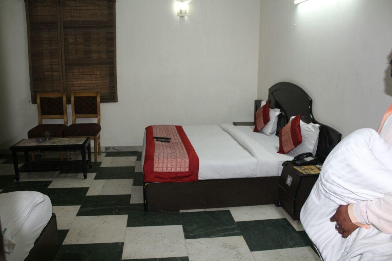 Hotel Singh Continetal Delhi  Eksteriør billede