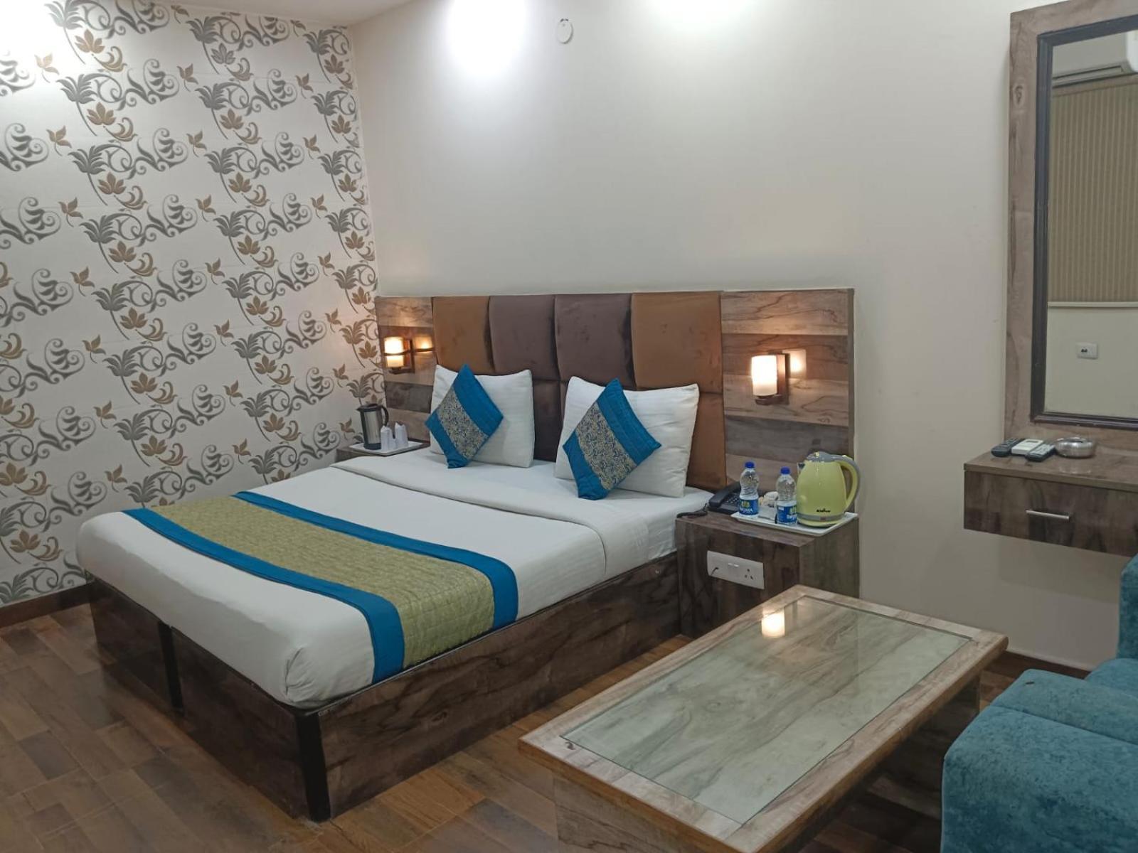 Hotel Singh Continetal Delhi  Eksteriør billede